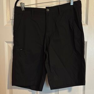 Eddie Bauer men’s black 10” inseam cargo shorts size 32